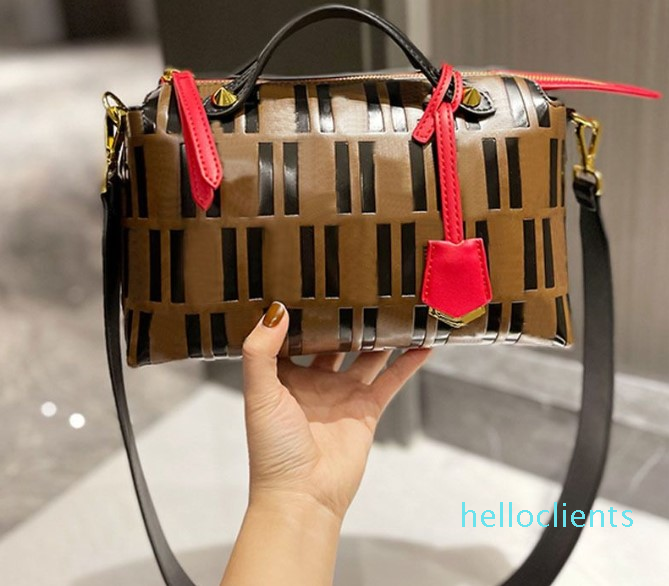 

2022 Evening Bags Classic Tote Bag Cross Body Bags Purse Women Shoulder Handbag Zipper Closure Leather Material Letter Decorate Removable Shoulder Strap Wallet top