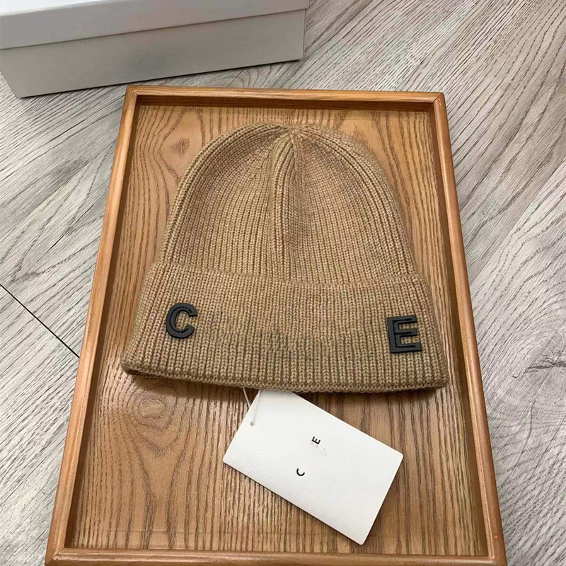Designer Brand Men's Luxury Beanie Hat Women's Autumn and Winter New Letter Knitted Hat Fashion Trend Versatile Outdoor Warmth