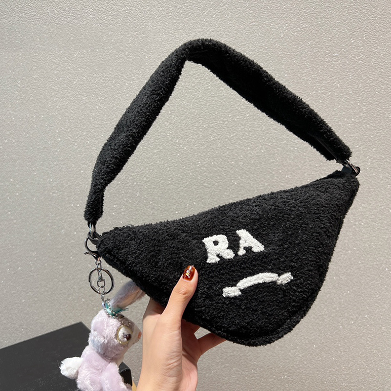 

Womens Designer Triangle Shoulder Bags Luxury Lamb Wool Bag Tote Fashion Winter Crossbody Bum Bag Woman Handbags Purse Mens Fanny Packs 2210091D, Black