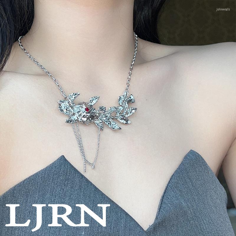

Choker 2022 Metal Necklace Dark Leaf Flower Ruby Pendant Chain Tassel Neckwear French Punk Irregular For Women Jewelry Party