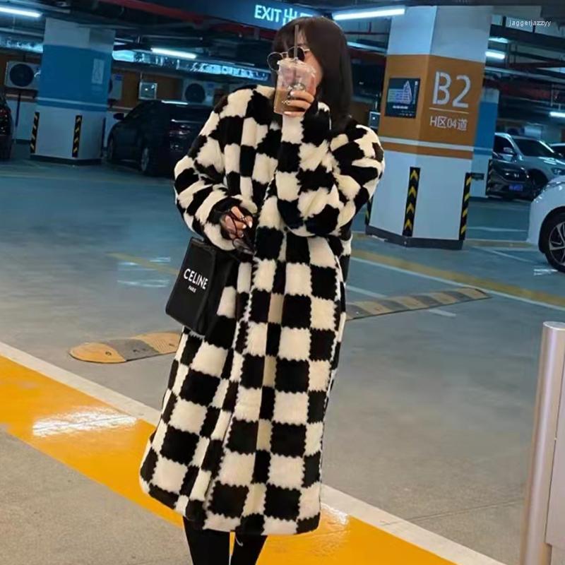 

Women' Fur 2022 Women' Black White Checkerboard Pattern X-Long Faux Overcoat Warm Outwear O-neck M219, Picture shown