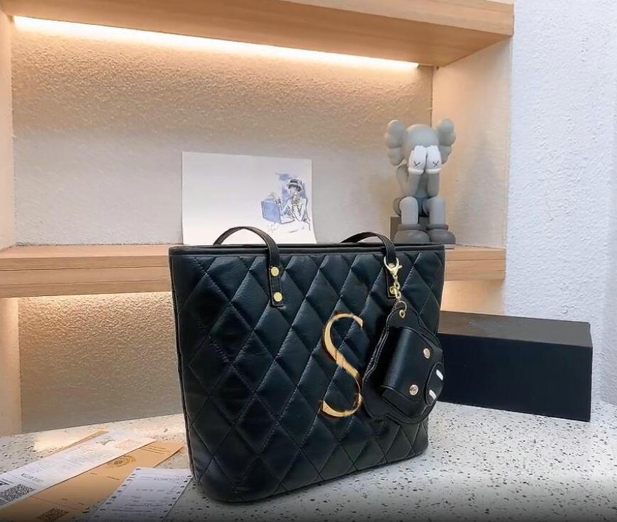

Women Leather Shoulder Bags Luxury Lambskin Purse fashion Designer composite Handbag retro style handle Metal sheets Chain Cross Body Diamond Lattice Bag, Black