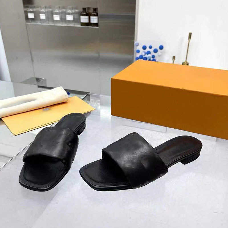 

Velcro Women Mules Slides Slippers Pool Pillow Comfort Smooth Calfskin Flat Letter Fashionable Easy-To-Wear Rubber Bottom Width, Normal quality