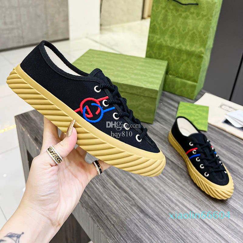 

designer shoes women mens trainers Breathable canvas shoes Size 35-46 model