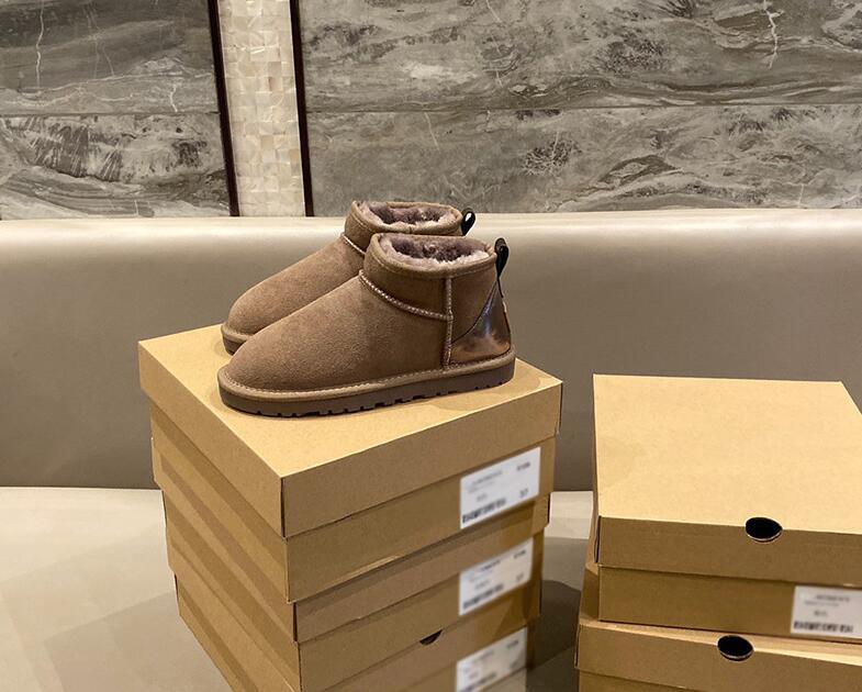 

2022 Designer Women Snow Boots Suede Shoes Classical Short Mini Womens Plush Casual Chestnut Black Grey Aus U5854 Warm Boots US4-12