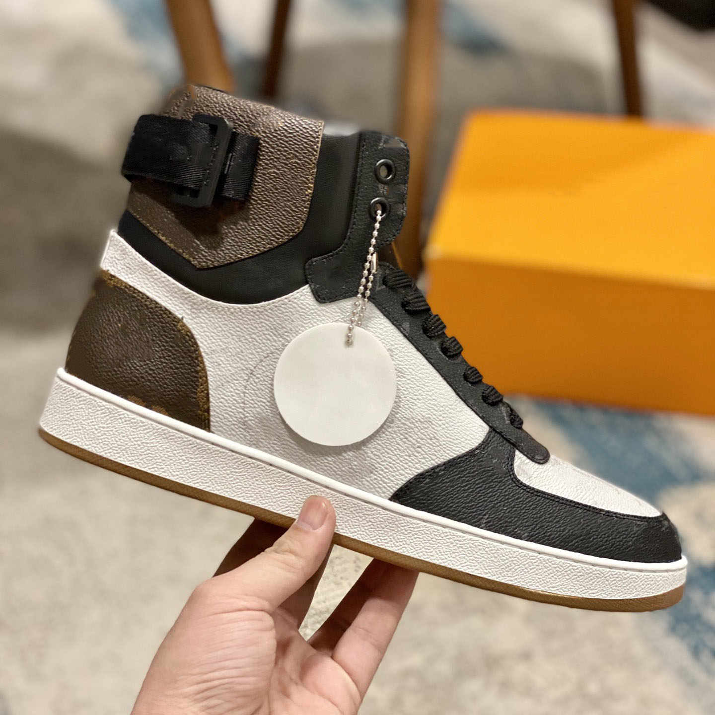 

Designer's high-top men's casual shoes plaid embroidery printing iconic canvas patent leather outdoor luxury walking coach black and white letter sneakers, Clear