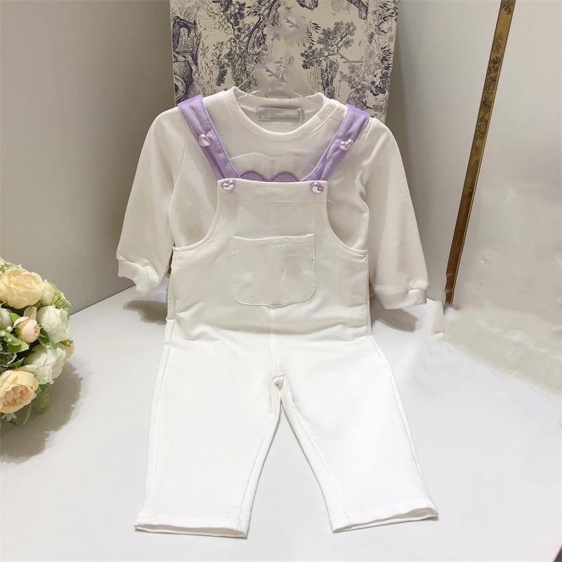

Baby Girls Designer Clothes Set 2022 22 Autumn Girl Korean Version Of The Suit Children's Two Sets Sweet Round Neck Hoodie suspenders Kids Clothing, White