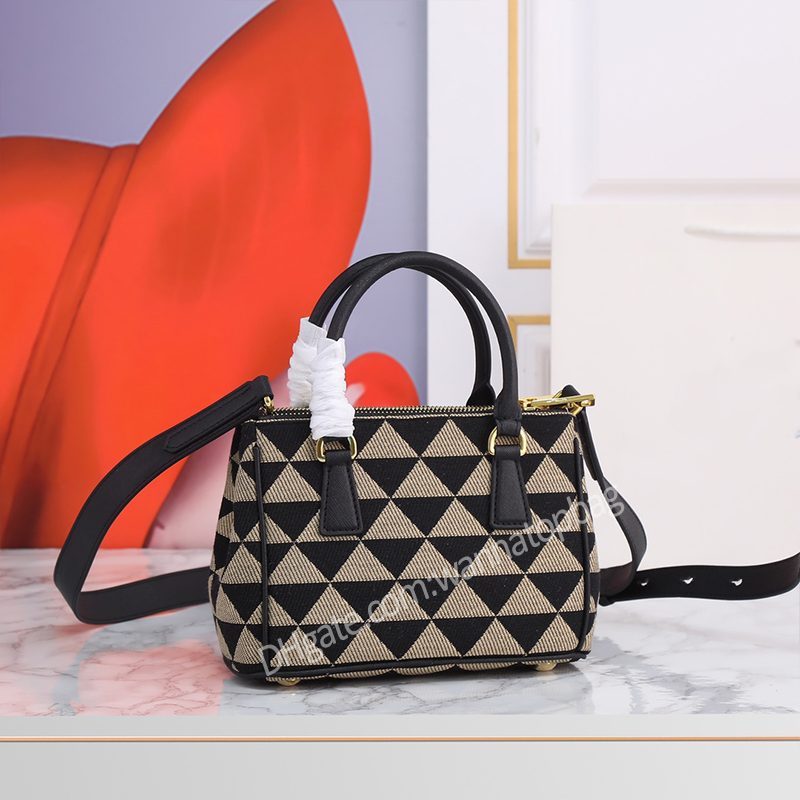

Designer brand crossbody bag 2022 New shoulder bags luxury fashion bag Shopping handbag Female purse phon wallet duffle diagonal velvet Zipper waist bumbag, Khaki