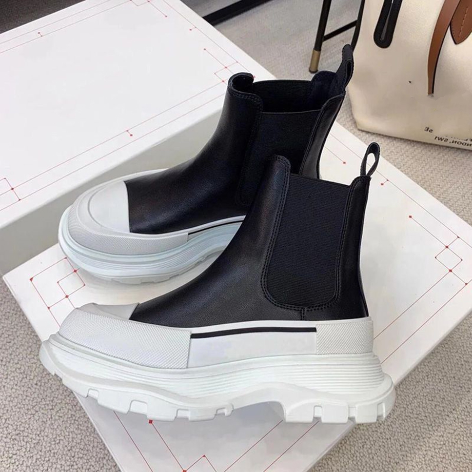 

2022 TOP Women Boots Bee Classic Leather Designer Thick-soled Desert Martin White Star Trail short shoe size 35-40 mkjkkk0000002