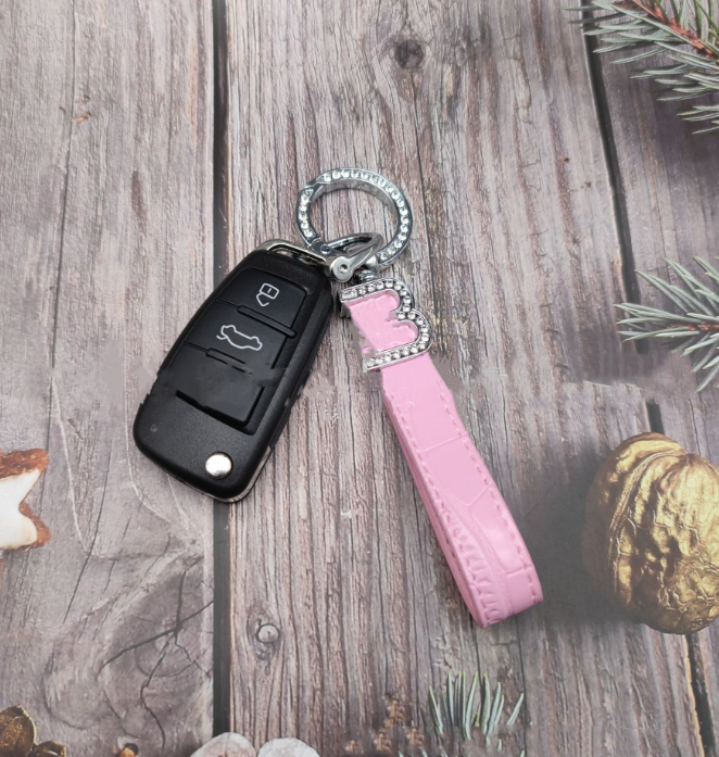 

classic Diamond-inset letter ring button horseshoe button crocodile PU key ring for car key ring pendant