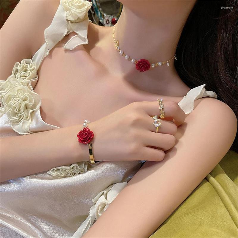 

Pendant Necklaces Elegant Rose Pearl Necklace Rhinestone Butterfly Choker For Women Wedding Party Wearing Clavicle Chain Bracelet Jewelry