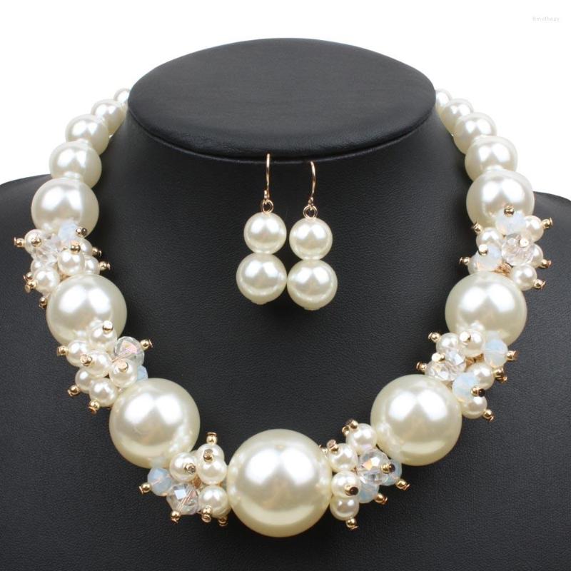 

Necklace Earrings Set Beaded Flower Cluster Imitation Pearl Wholesale Exaggerated Women Minimalism Clavicle Chain Jewellery, Picture shown