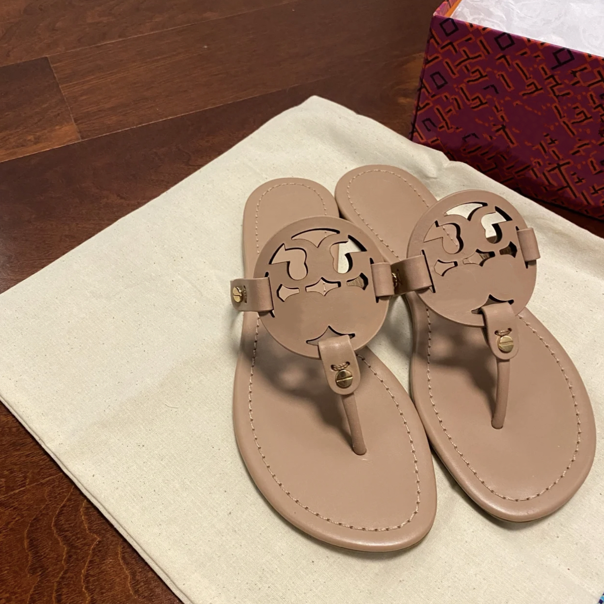 

Famous Brand Sandals Beach Slippers Classic Flat Heel Summer Designer Fashion Flops Leather Lady Slides Women Shoes Hotel Bath Ladies Sexy Large Size, 26