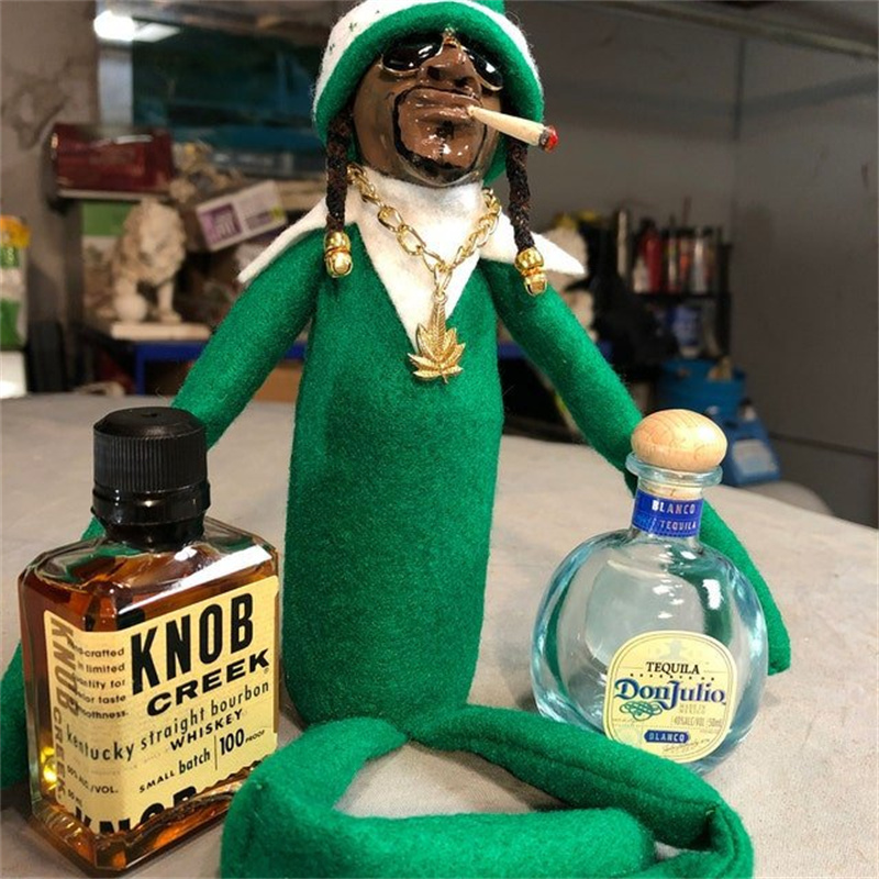 

Decorative Figurines Spy on Bent Toys Christmas Elf Spirit Doll Home Resin Ornaments Festival Party Decor Snoop on A Stoop