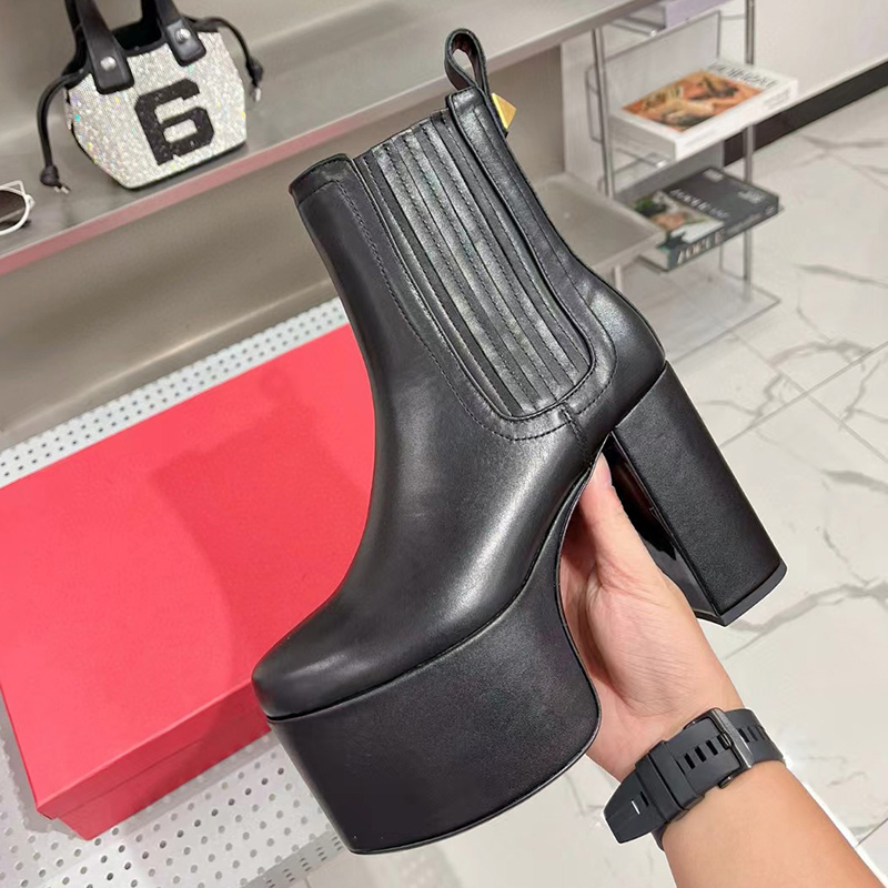

Latest Ankle boots luxury designer classic Platform Heel shoes 100% Cowskin 2022 catwalk sexy Rivet Boots 10CM high heeled fashion short boot 35-42, Black
