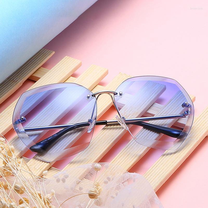 

Sunglasses Oversized Women Retro Diamond Cutting Lens Sun Glasses Ladies Metal Frameless Clear Eyewear UV400