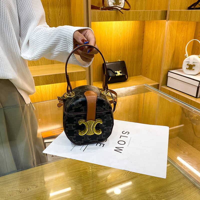 

Evening Bags Triumphal Arch Round Box Bag Women's 2022 Summer New Fashion Versatile One Shoulder Crossbody Bag Small Popular Western Mouth Red Bag, Pattern brown unable to put mobile phone