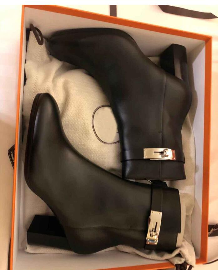 

Winter Elegant Designer Famous Women Ankle Boots Black Calf Leather Martin Boot Kelly Buckles Saint Germain Chunky Heels Ladies Knight Booty Party Wedding