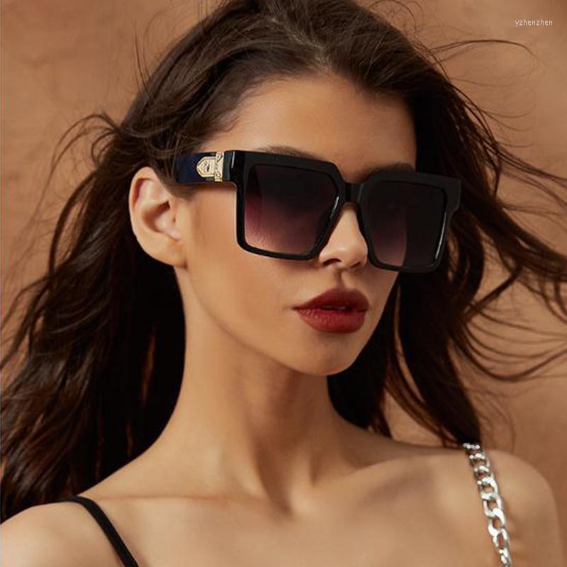 

Sunglasses 22 Fashion Square Women Designer Luxury Man Sun Glasses Classic Vintage UV400 Travel Outdoor Hip Hop Punk
