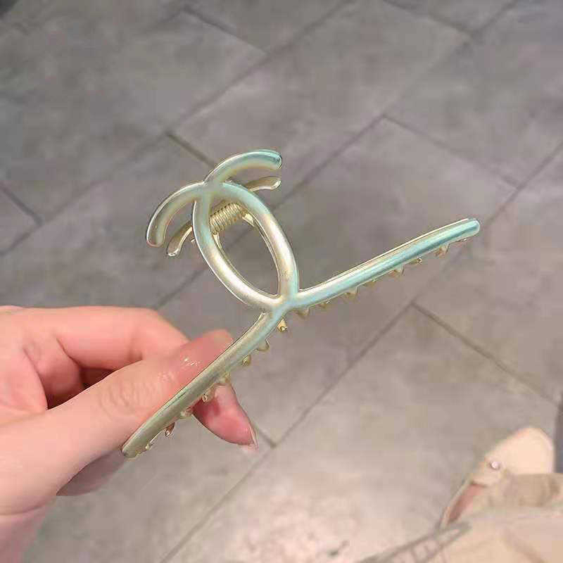 

Metal clip female Xia large curling hair shark clip headdress new simple temperament hairpin