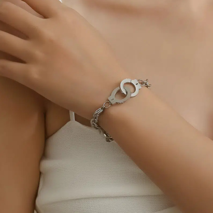 

Fashionable Chain Applicable to various occasions Hip Hop Handcuffs Chain Bracelet
