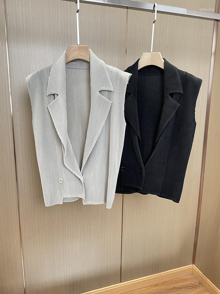 

Women's Vests Women Notched Pleated Vest Solid Color Sleeveless Loose Female Double Breasted Short Cardigan, Black