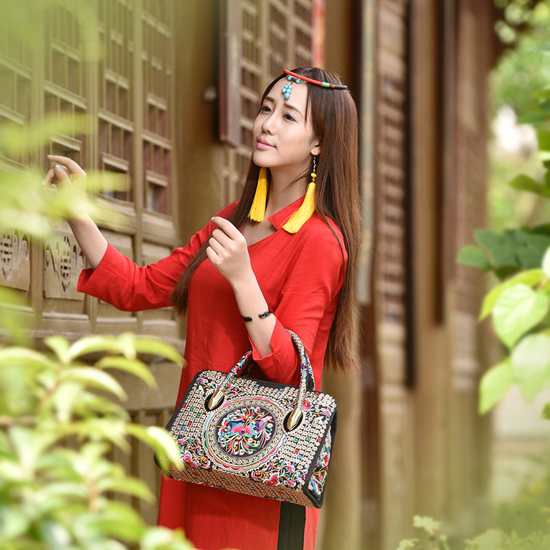 

Evening Bags Women Retro Handbag Hand Embroidery Chinese Ethnic Style High Quality Exquisite Messenger Bag High Capacity Casual Shopping Tote 221010