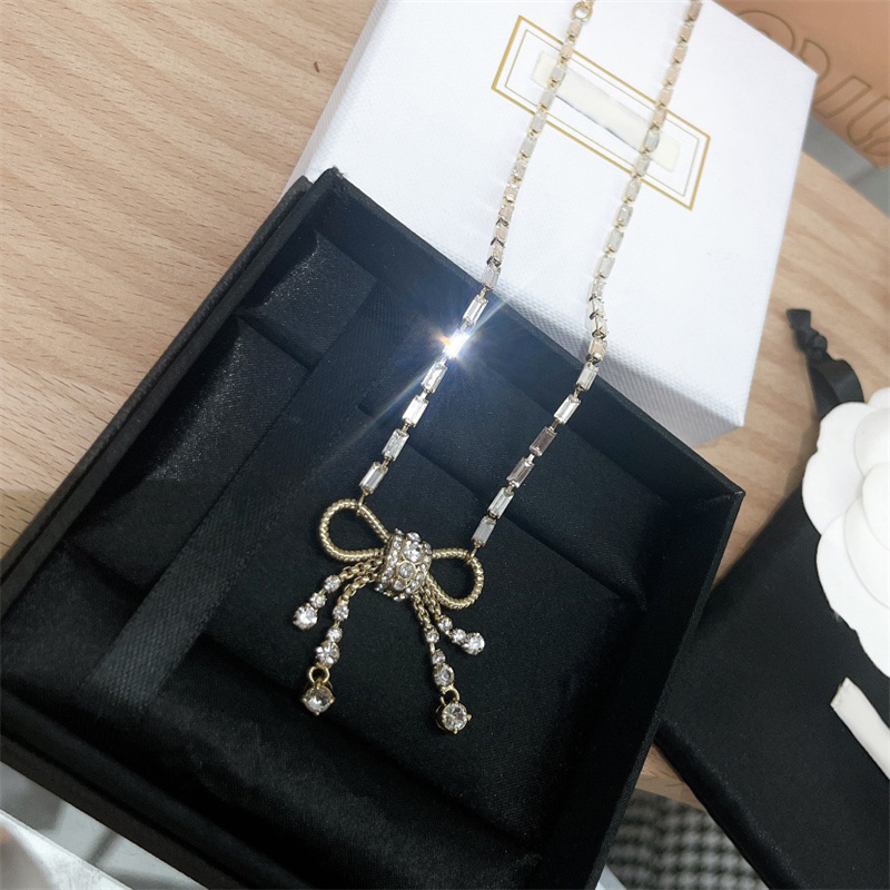 

Designers High Quality Earrings Necklaces Hiarpins Jewelry Sets Fashion Brand Luxurys Classic Golden Diamond Butterfly Necklace Hairclip
