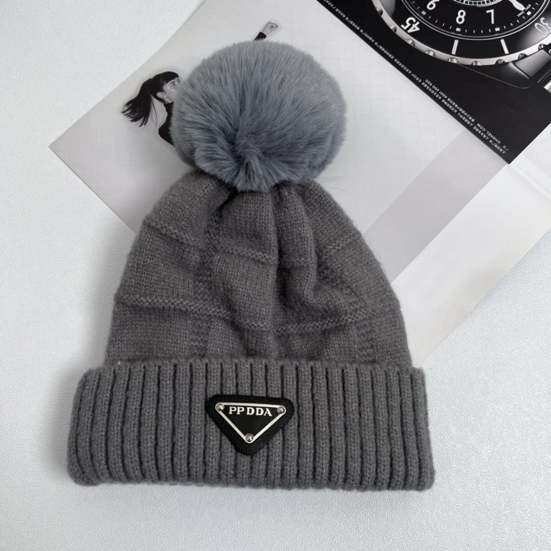 

Designers Beanie Winter Knitted Woolen Hat luxurys triangle design Women Chunky Knit Thick Warm faux fur pom Beanies Hats Female Bonnet Beanie Caps 9 colors good, Red