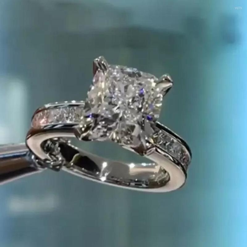 

Wedding Rings Huitan Classic Women Princess Square Crystal Cubic Zircon Eternity Promise Ring High Quality Silver Color Jewelry