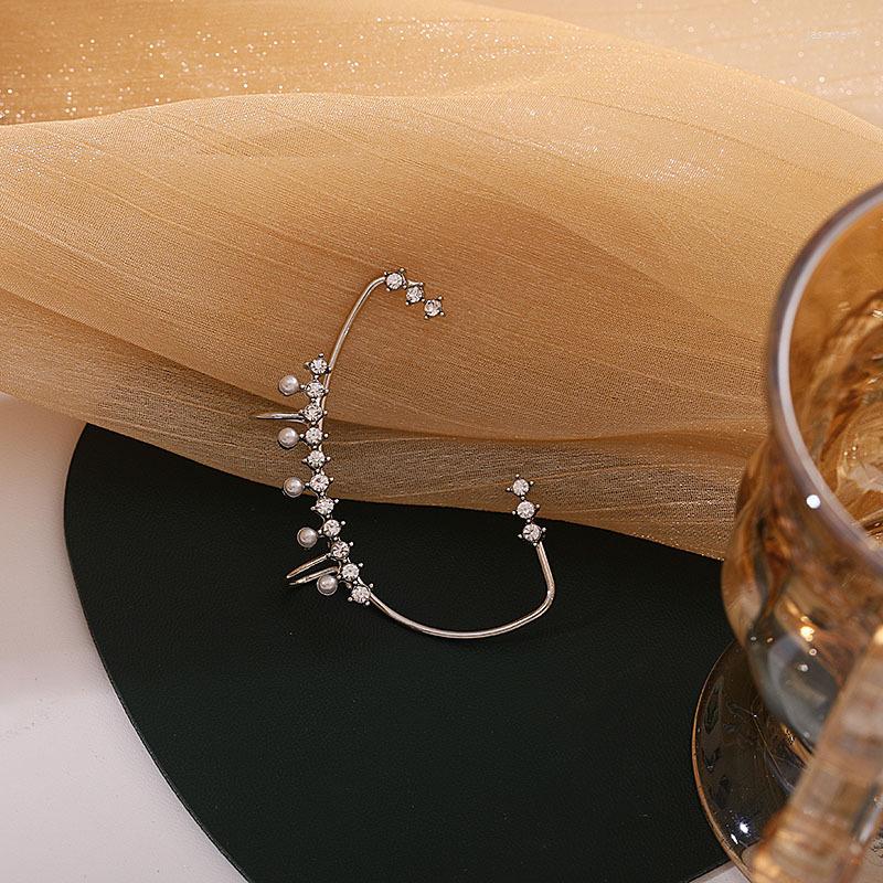 

Hoop Earrings Trendy High-end Niche Design Half Moon Curved Elegant Ear Clip