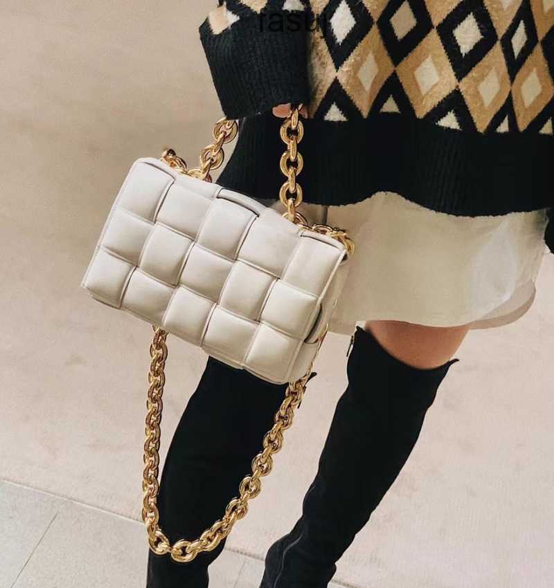 

Fashion Ladies Bottess bags Venetas divani small square chain bar portable messenger pillow hand woven tire cowhide women's tofu tide, Black