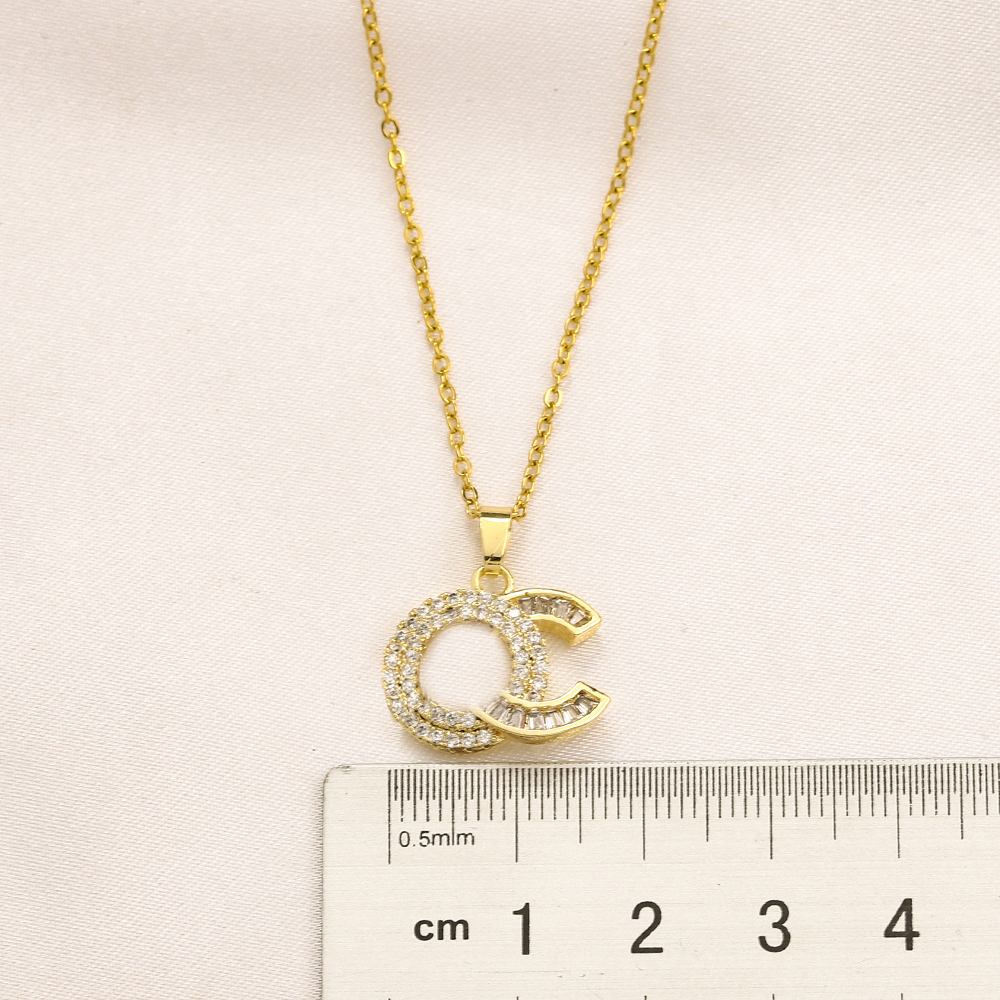 

Luxury Design Necklace 18K Gold Plated Crystal Stainless Steel Necklaces Choker Chain Brand Double Letter Pendant Fashion Womens Wedding Jewelry Accessories