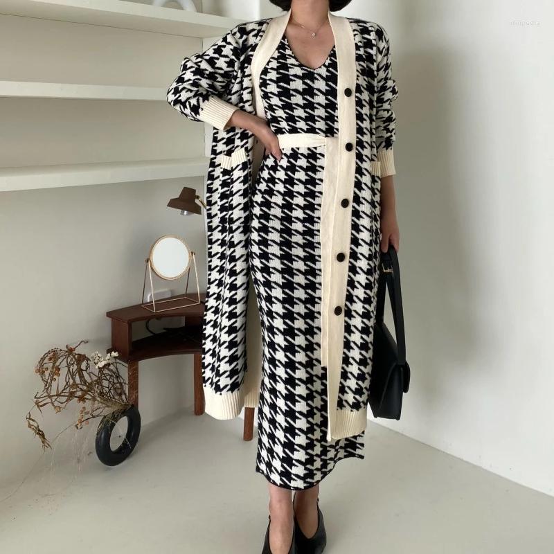 

Work Dresses Korean Two Piece Set 2022 Spring Elegant Jacquard Sweater Knitted Skirts Suits Batwing Sleeve Loose Tops Casual Hip Skirt Women, Vest