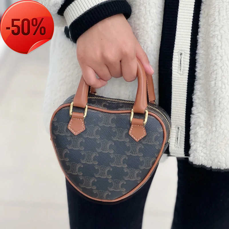 Les sacs de créateurs sont Triomphe Mini Old Flower Love Spring and Summer 2022 New Women's Leisure Single Single Crossbodybodbody Bag Fashion Ha
