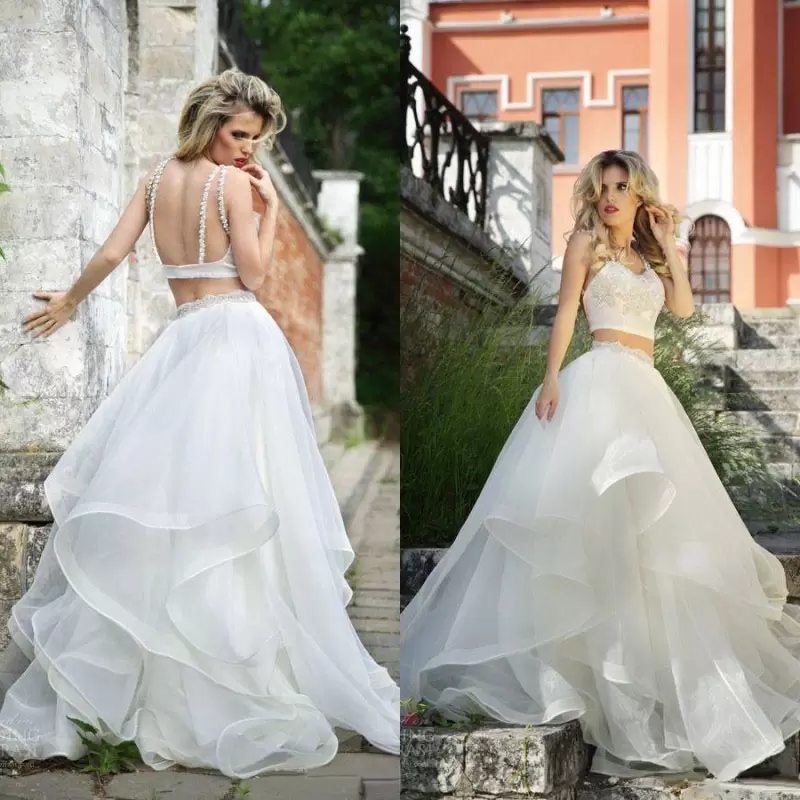 Robes de mariée de plage d'été deux pièces bretelles spaghetti perles haut court volants une ligne robes de mariée sur mesure