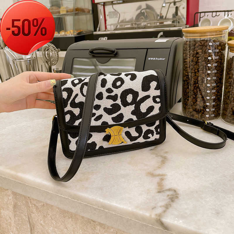 

Designer Bags Texture Box Tofu Women's 2022 Autumn and Winter New Leopard Triumphal Arch Small Square Wide Shoulder Belt Msenger Factory Direct Sale, Black