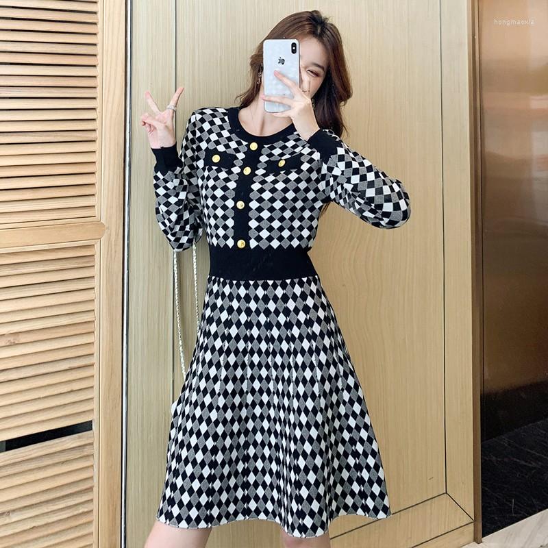 

Casual Dresses 2022 Winter Sexy O-neck Elegant Geometry Plaid Knitting Dress Long-sleeve High Waist Button Lady Fashion Chic Sweater, Black