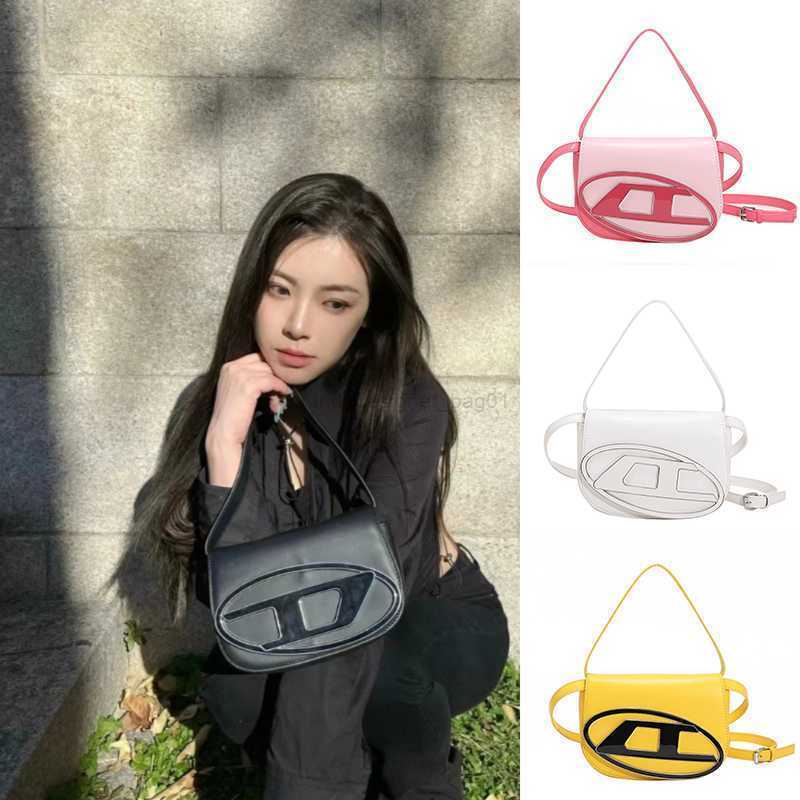 

Totes Half Moon Fashion Women Shoulder Bags Simple Design Stylish Chic Underarm Bag 2022 New High Quality Tote Handbags Purse Y2210, Make up the difference