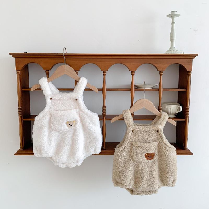 

Jackets 3966C Born Clothes Baby Bodysuit Korean 2022 Autumn Winter Cute Bear Embroidery Boy's One Piece Strap Pant, White t shirt