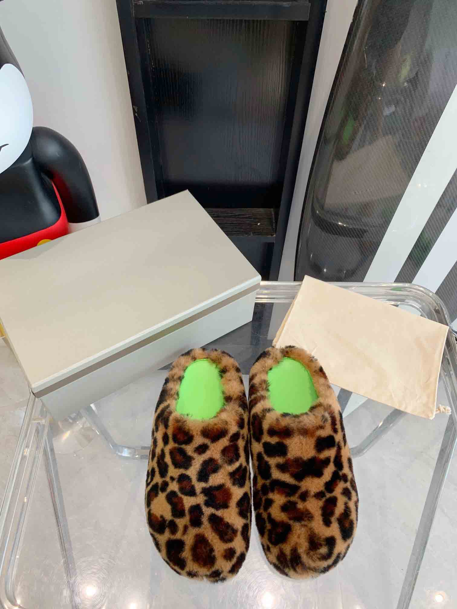 

Women Slippers men Casual Shoes Flats Loafers Female Luxury Designer Fashion Horse Hair Slip On Close Toe Runway Outfit Comfortable Autumn Winter Warm Slids, Blue