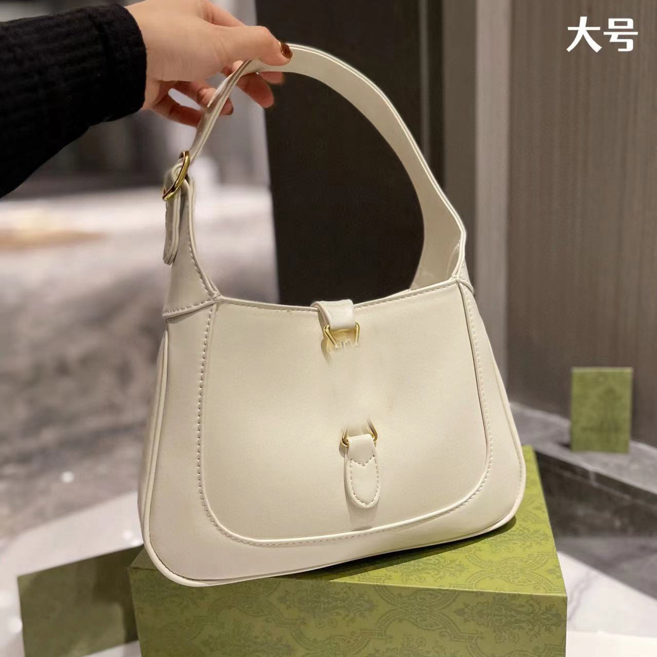 

Evening Bags Women Black Hobos Purses Underarm Shoulder Bags Size 30 or 20cm Luxury Brand Beige Patent Leather Half-Moon Purse Handbags Famous Designers, Color 3
