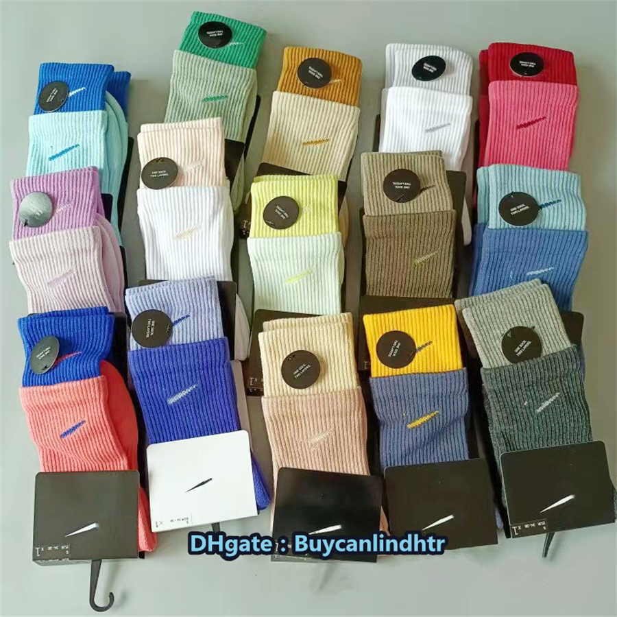 

2022 Men Women Sports Socks Fashion Designer Long With Letters Four Season High Quality Unisex Stockings Casual Sock Multi Colors, 01