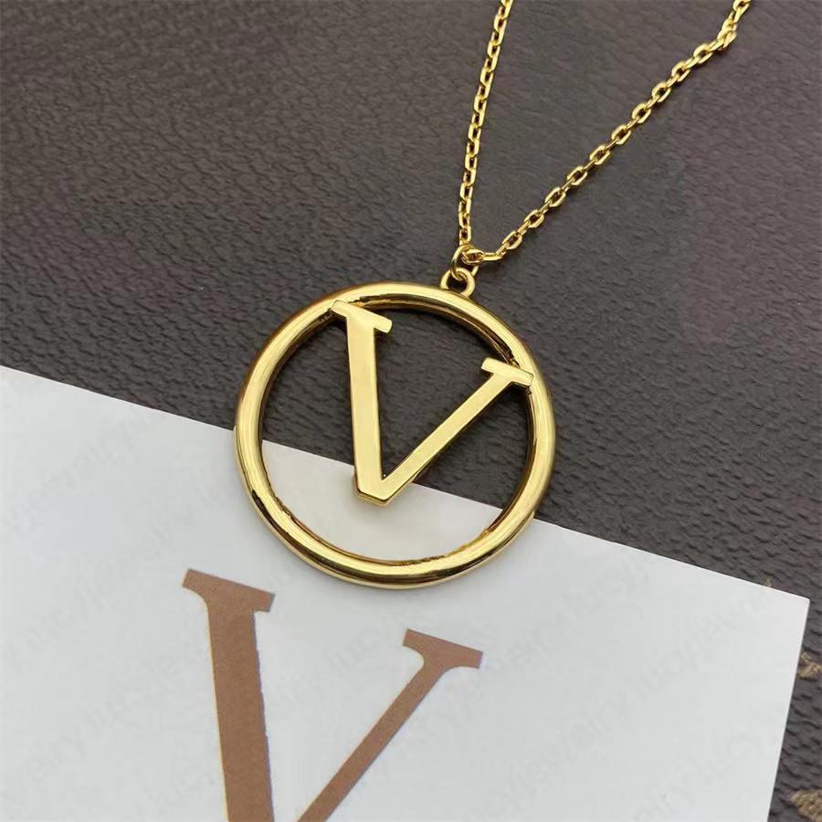 

Luxury Designer Gold Necklace Classics That Never Go Out of Style Necklaces Fashion Letter Design for Man Woman 3 Styles