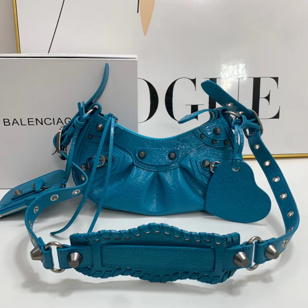 

The new link is followed by the bag. I don't know what to fill in. Just write a few words, Blue