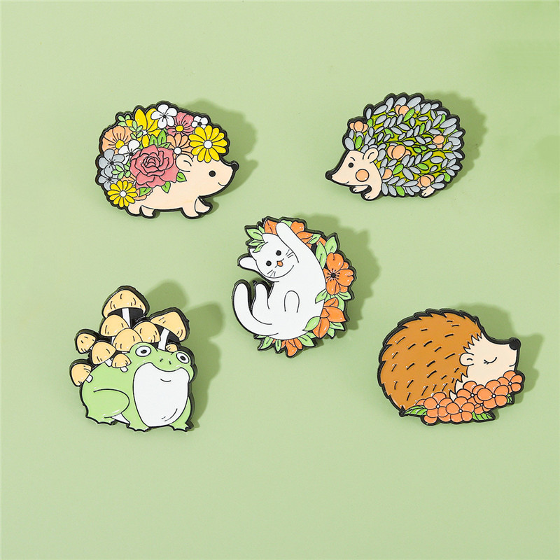 

Fashion Alloy Cartoon Animal Brooch Pins Cute Hedgehog Frog Cat Shape Paint Brooches Women Female Mini Lapel Pin Clothes Ornaments