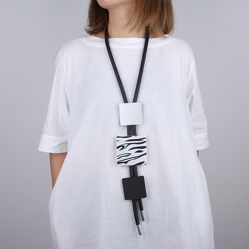 

Pendant Necklaces YD YDBZ Zebra Pattern Metal Ladies Punk Style Black Rubber Statement Necklace Luxurious Jewelry Accessories 221010