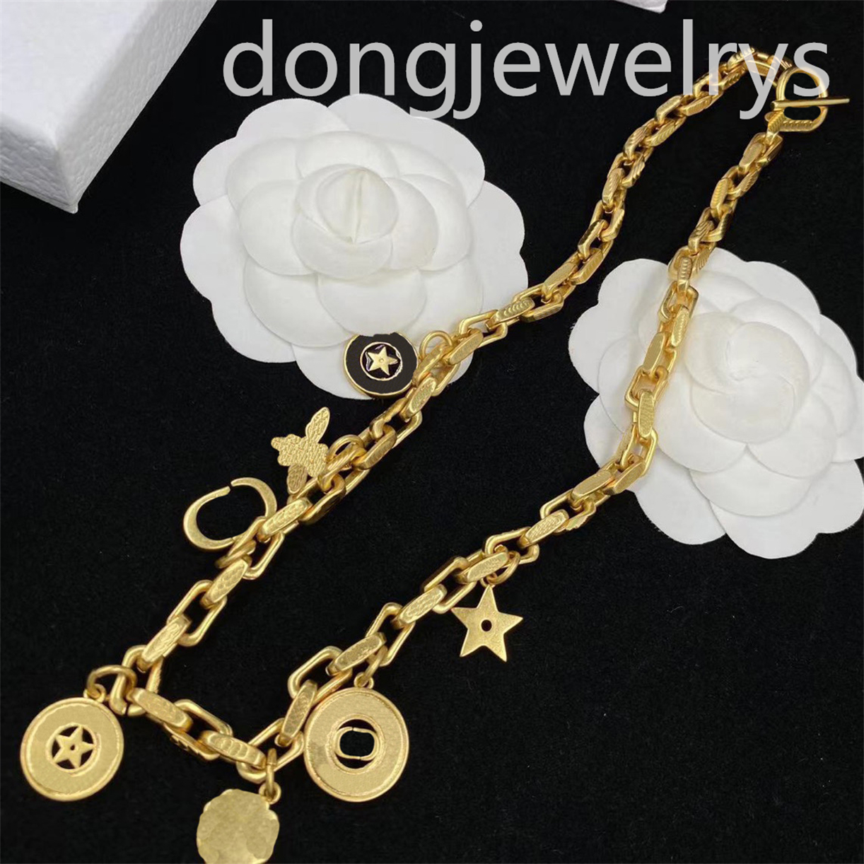 

Luxury Bracelet Classic Chokers Jewelry Women Designer Charm Necklace Letter Chains Necklaces Dongjewelrys Exquisite Ladies Necklaces
