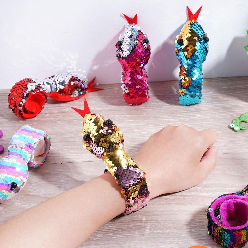 

Bangle 6pcs Sequins Snake Snap Bracelet 2-Color Reversible Glitter Slap Bracelets Wristbands For Kids Halloween Party Favors Bag Filler