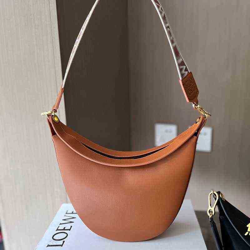 

Designer Bags Loew's Tote Woman's Handbag Luna Women's Fashion Temperament Half Moon Shaped Hoboshoulder Woman Luxury, Black